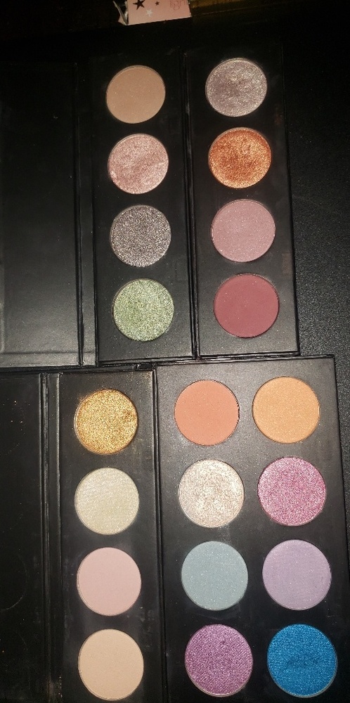 Loose eye shadow